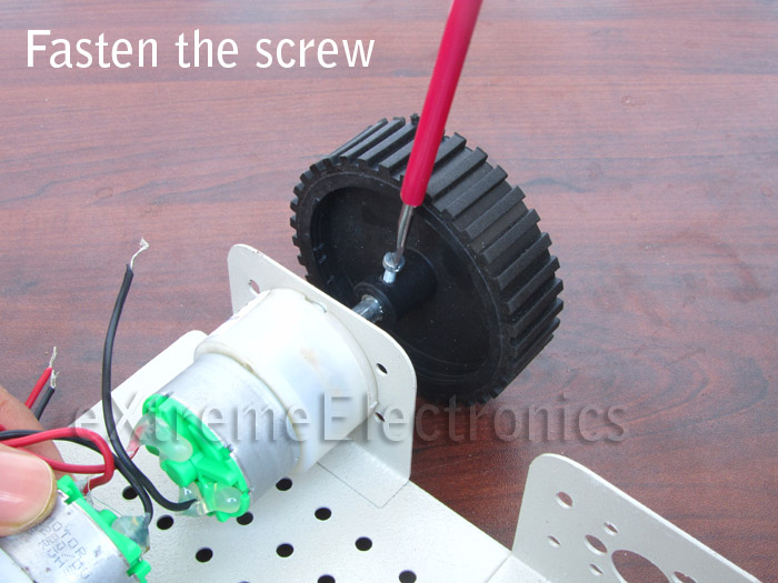 fasten the screw of motor